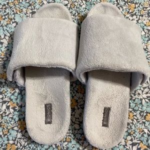 Vionic ladies slippers